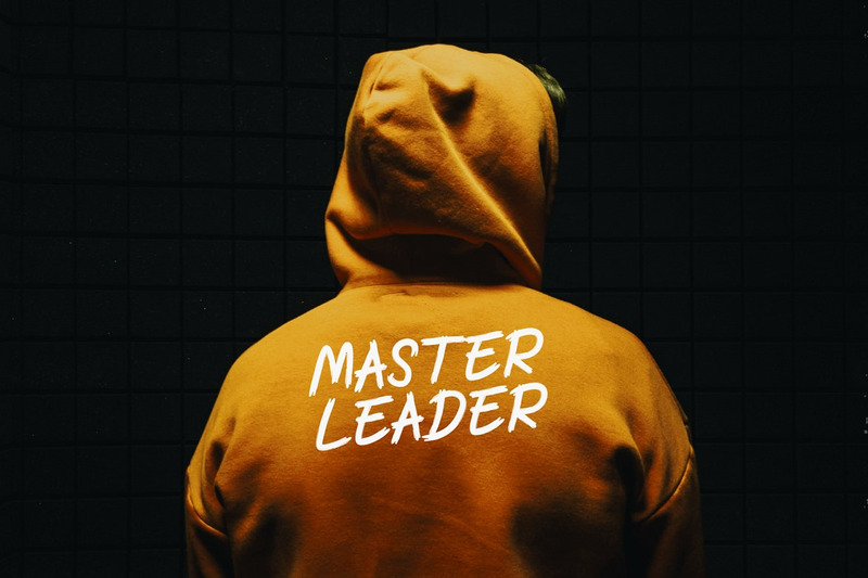 Fuente Grawust Modern Brush - Características Imagen 8